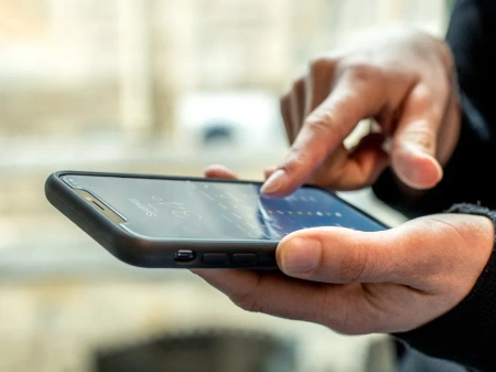 HARTOWANE SZKŁO OCHRONNE WYŚWIETLACZA QUAD LOCK - IPHONE 11 PRO / X / XS