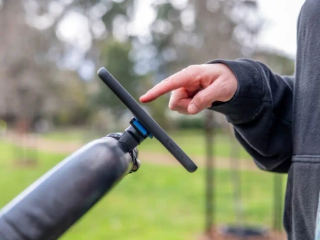 PODSTAWA Z PASKIEM QUAD LOCK® Z MOŻLIWOŚCIĄ SZYBKIEGO DEMONTAŻU