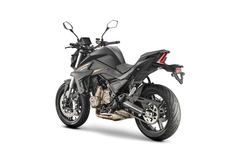 MOTOCYKL QJMOTOR SRK 700