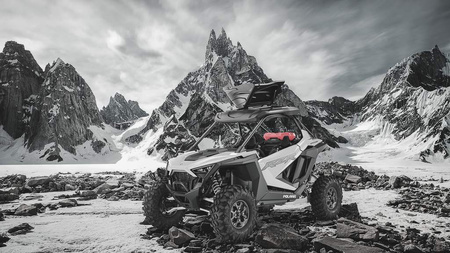 DACH POLARIS RZR 1000 PRO ZE SCHOWKAMI