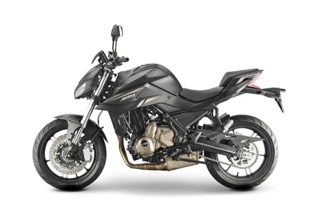 MOTOCYKL QJMOTOR SRK 700