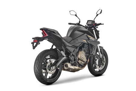 MOTOCYKL QJMOTOR SRK 700