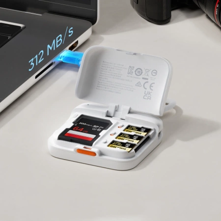 Insta360 2-in-1 Card Reader + Case