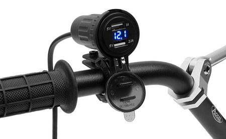 BIKETEC MOTOCYKLOWE PODWÓJNE GNIAZDO Z PODŚWIETLENIEM I WOLTOMIERZEM MONTAŻ W OWIEWKE LUB NA KIEROWNICE