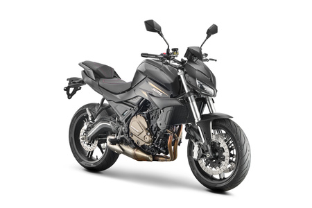 MOTOCYKL QJMOTOR SRK 700
