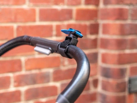 PODSTAWA Z PASKIEM QUAD LOCK® Z MOŻLIWOŚCIĄ SZYBKIEGO DEMONTAŻU