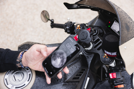 WODOODPORNA ŁADOWARKA INDUKCYJNA QUAD LOCK®