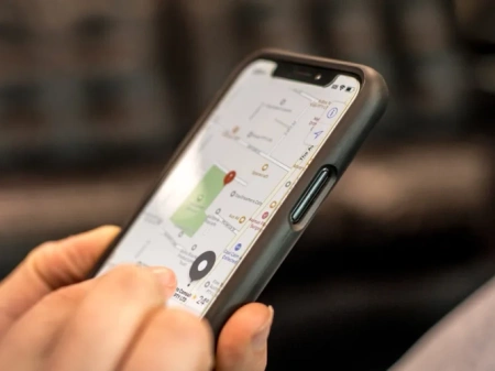 HARTOWANE SZKŁO OCHRONNE WYŚWIETLACZA QUAD LOCK - IPHONE 16 PRO MAX